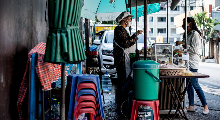ONU : un revenu minimum provisoire peut aider les femmes à faire face à l'impact de la pandémie