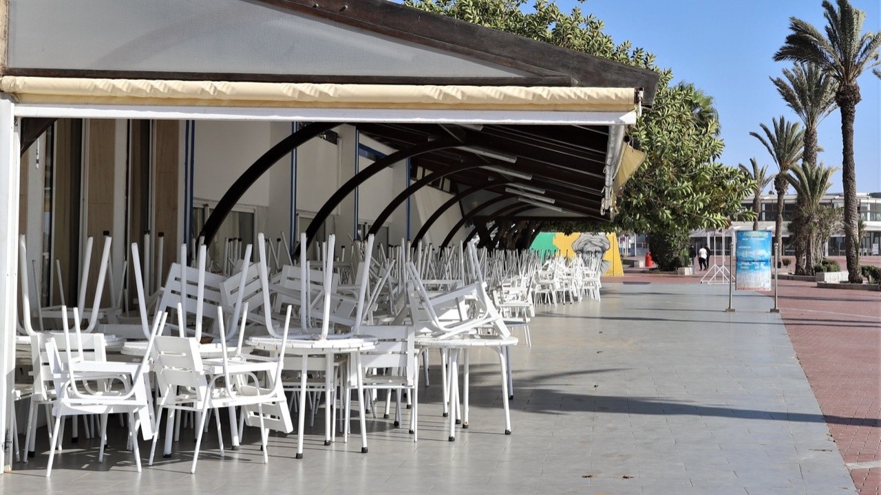 Les cafés et les petits commerces redoutent un nouveau couvre-feu