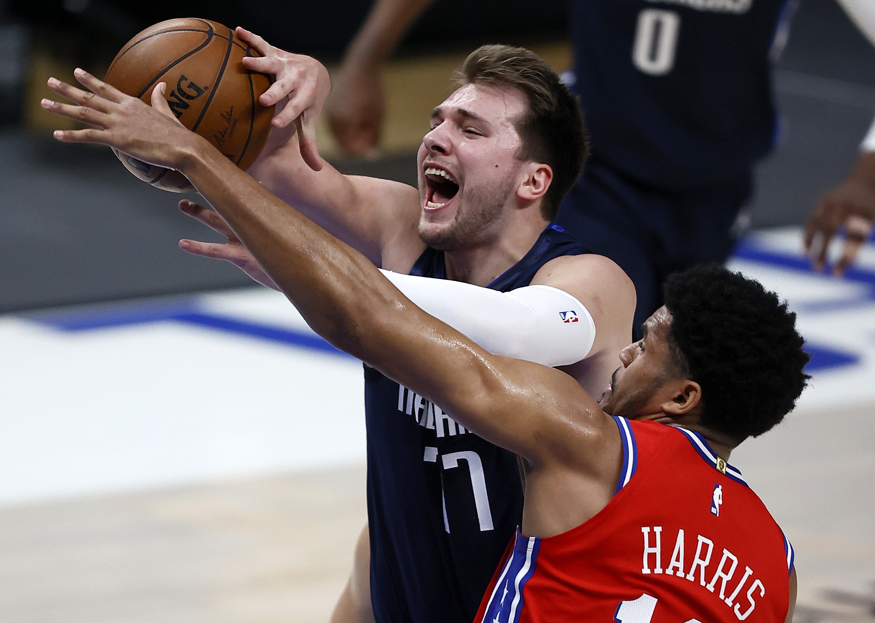 NBA: Philly repousse Brooklyn, Doncic et Curry régalent