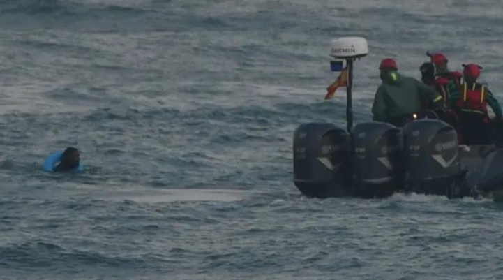 Les Herragas nageurs de Fnideq expulsés de Sebta après accord du Maroc