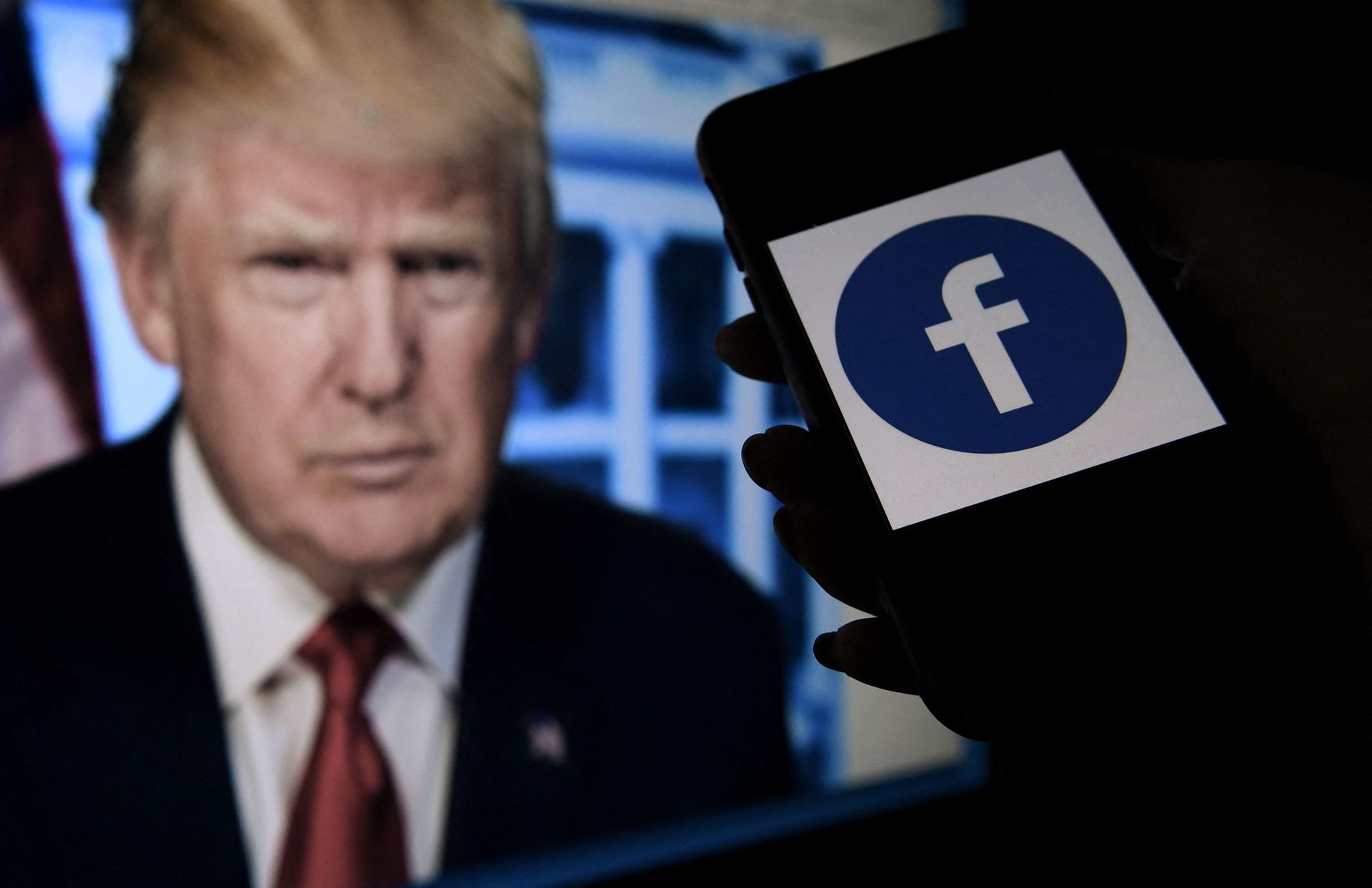 Facebook: Donald Trump définitivement exilé du réseau social ?