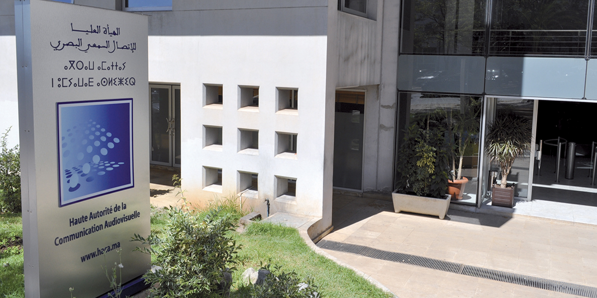 Hit Radio épinglée par la Haca pour des propos misogynes de l’acteur Tarik Bakhari