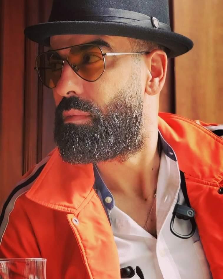 Magazine : Hamid El Hadri, un grand chanteur du football