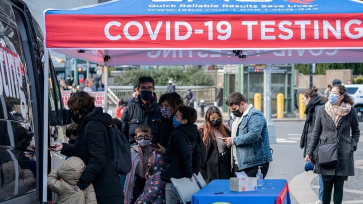 Covid-19 : 100.000 cas quotidiens aux USA, Omicron dans 16 Etats