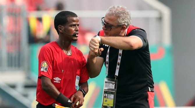 CAN 2021 : L’arbitre zambien Sikazwe serait de retour dès ce mardi !?