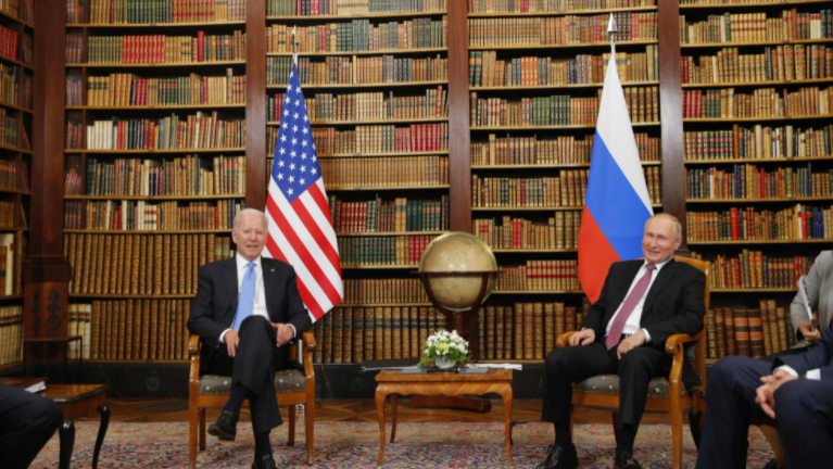 Crise ukrainienne : Macron arrache un Sommet à Poutine et Biden