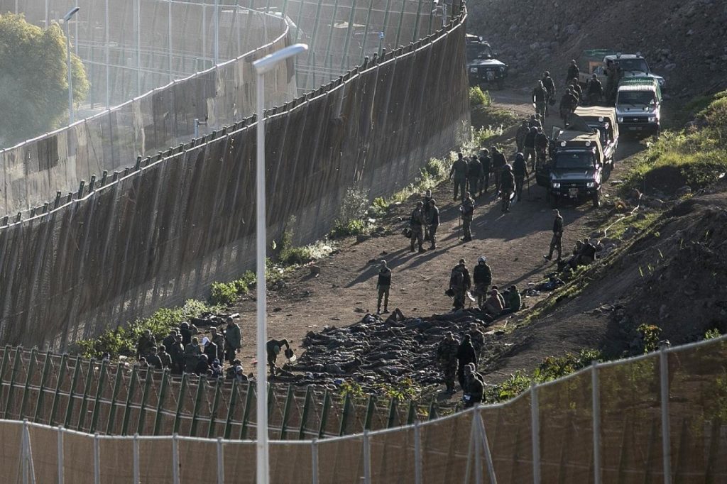 Flux migratoire à Melilla : Albares recourt aux autorités marocaines pour une solution définitive