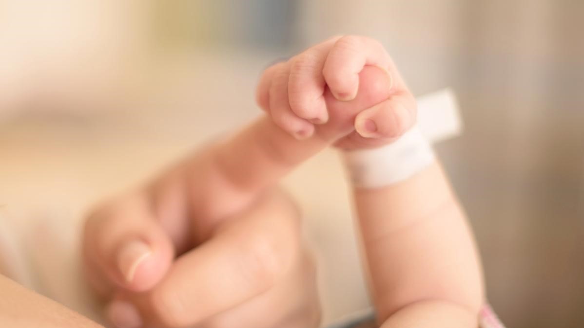 Inde : Naissance d’un bébé à deux têtes, trois bras et deux coeurs