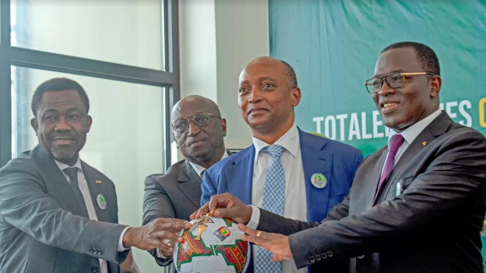 Coupe d'Afrique des Nations 2023 :  Motsepe en Côte d’Ivoire pour ouvrir un bureau satellite de la CAF et donner un coup de pouce à Drogba
