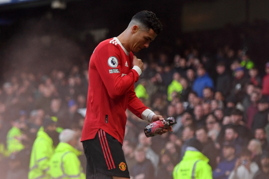 Premier League: Ronaldo s'excuse pour avoir tapé de la main le téléphone d'un supporteur
