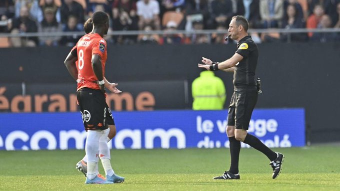 Arbitrage- Expérience : Bientôt, l’arbitre central équipé d’un micro comme en rugby!