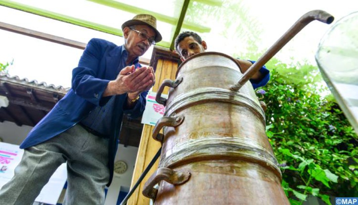 Bouknadel : Initiation à la distillation des roses aux Jardins exotiques