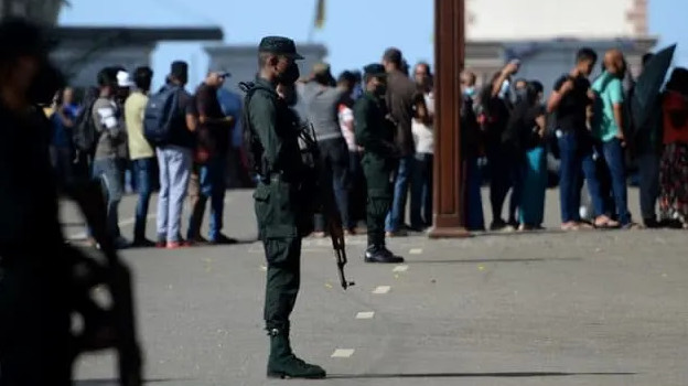 Sri Lanka: le président quitte le pays, état d'urgence déclaré