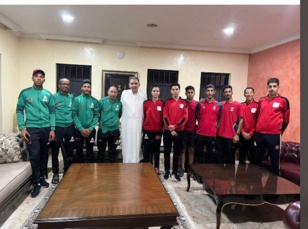 Cyclisme: L'Ambassadeur de SM le Roi au Nigeria reçoit l'équipe nationale