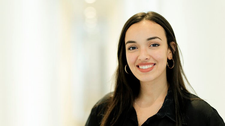 Interview avec Amina Zakhnouf : « J’ai cette volonté de “désentimentaliser’’ le débat public »