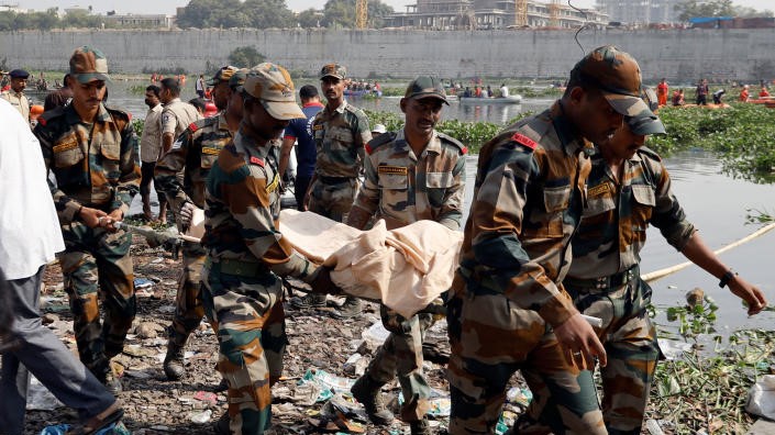 Inde : L'effondrement d'un pont fait au moins 132 morts