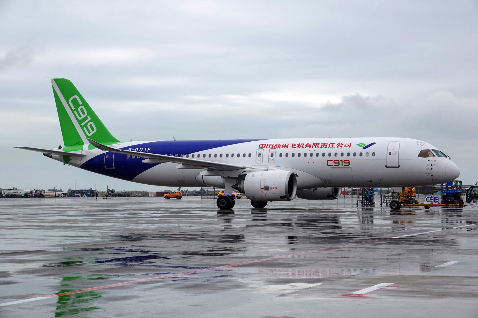Chine : Le premier moyen-courrier C919 présenté au public