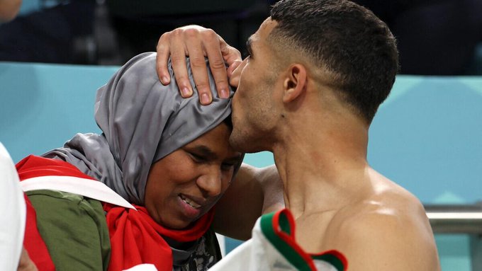 Mondial 2022 / Lu sur Tweeter : - La télévision algérienne censure la victoire historique du Maroc contre la Belgique -Mbappé conquis par l’émouvante séquence de Hakimi avec sa mère