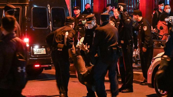 Chine : Police et censure après les manifestations historiques