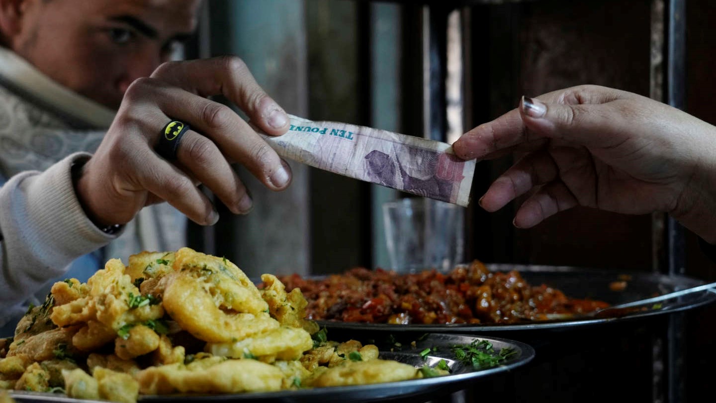 Egypte  : La livre en chute libre, l’inflation monte en flèche