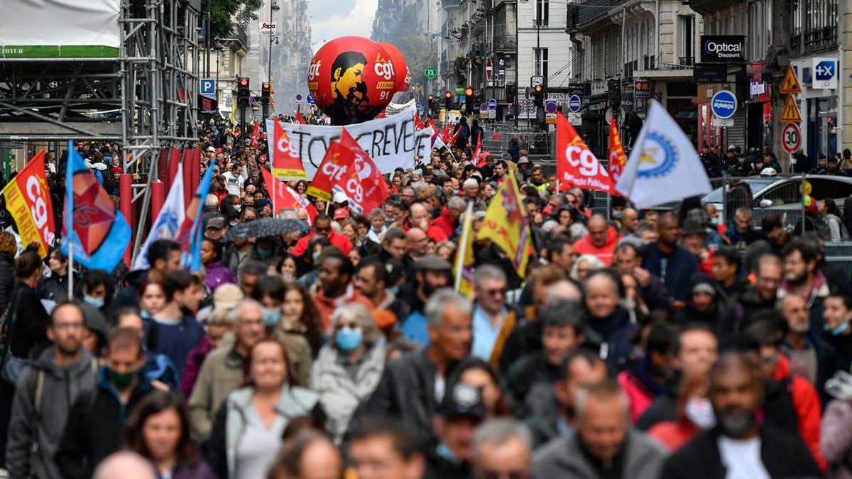Réforme des retraites : Des dizaines de personnes battent le pavé à Paris