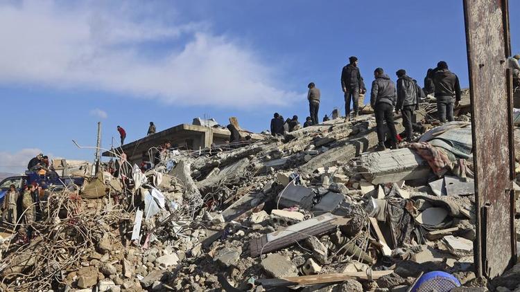 Séisme: l'Arabie Saoudite envoie un avion chargé d'aides en Syrie