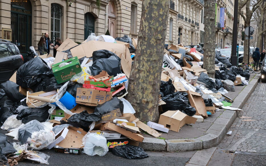 France: La grève des éboueurs transforme Paris en «décharge publique»