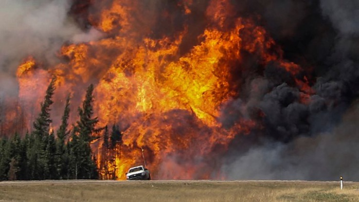 Canada : Des milliers de personnes fuient un incendie «sans précédent»