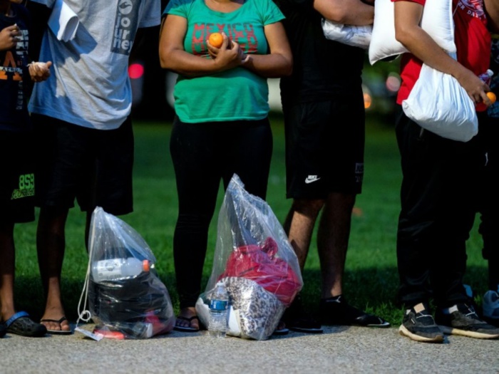 Etats-Unis : Le gouverneur de Floride se débarrasse des migrants par charters