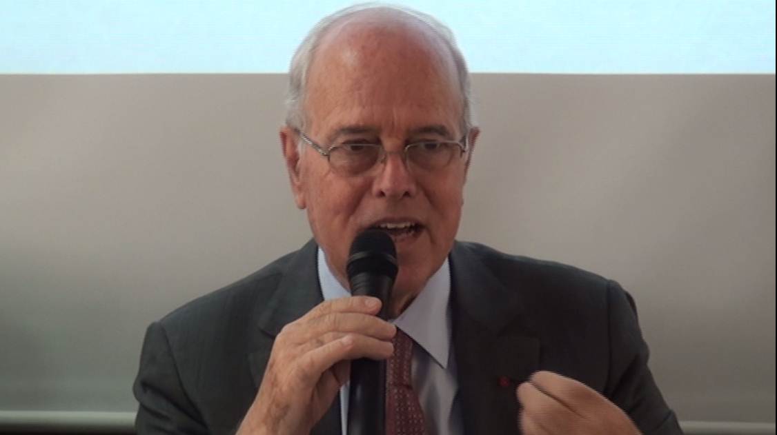 Grand-mères, mères, filles, sœurs et épouses