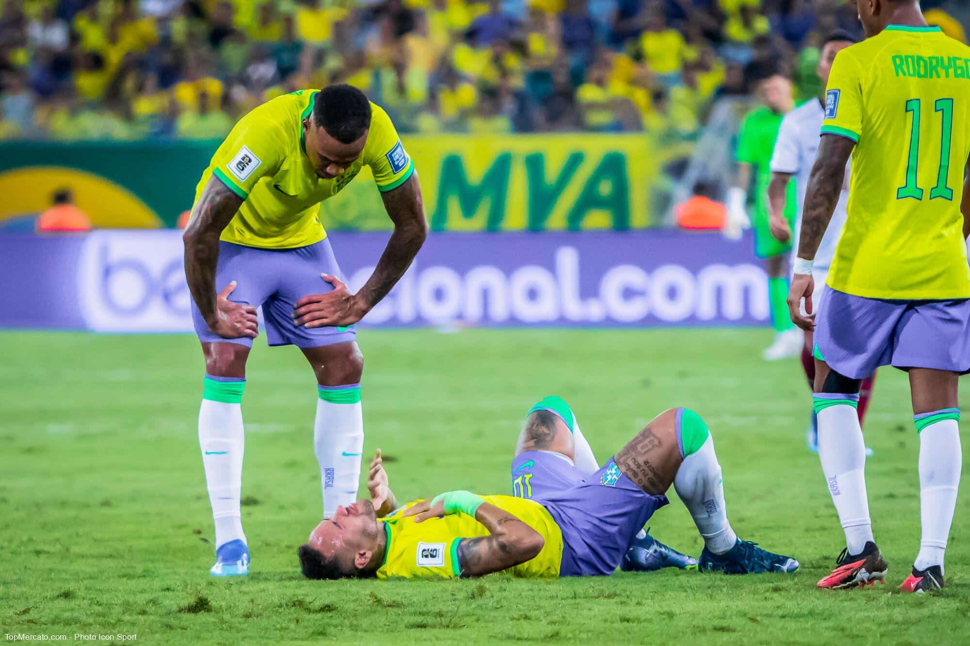 Brésil: Opéré, Neymar indisponible 11 mois!