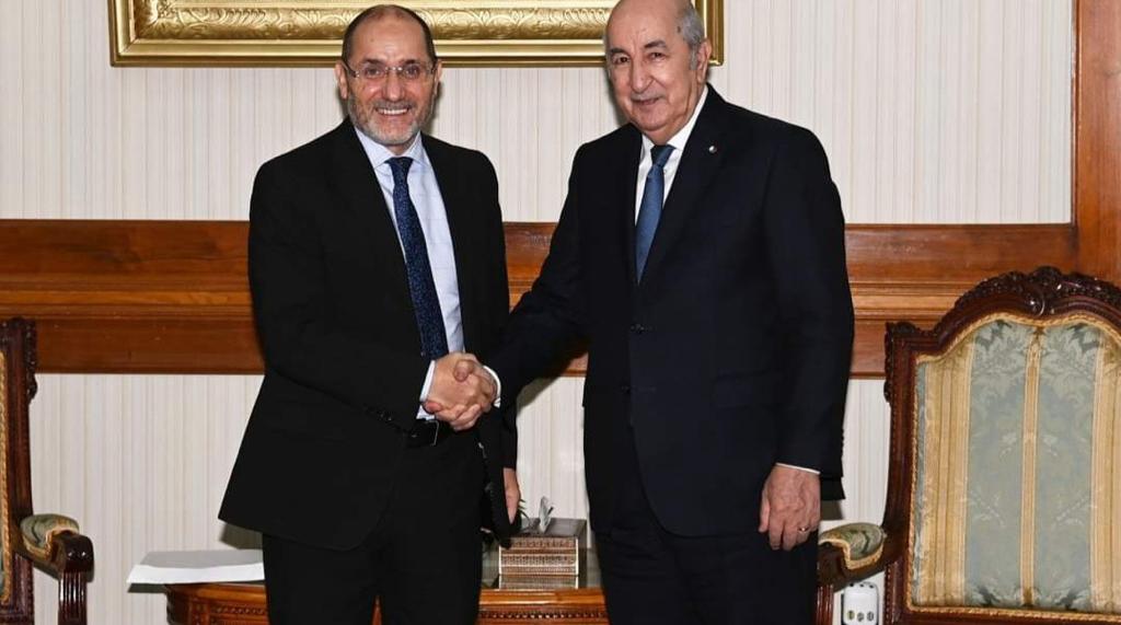 Algérie : Le Dr Makri empêché de quitter le territoire national