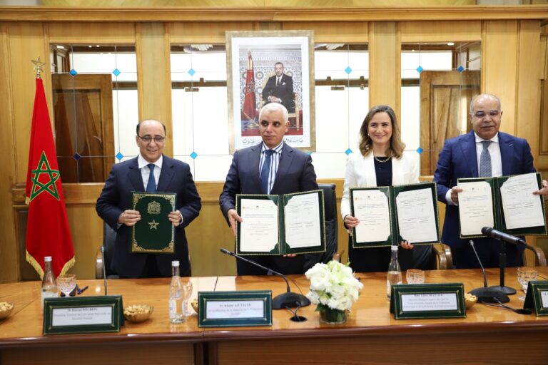 Signature d'une convention-cadre pour le déploiement du Dossier médical partagé et de la Feuille de soins électronique