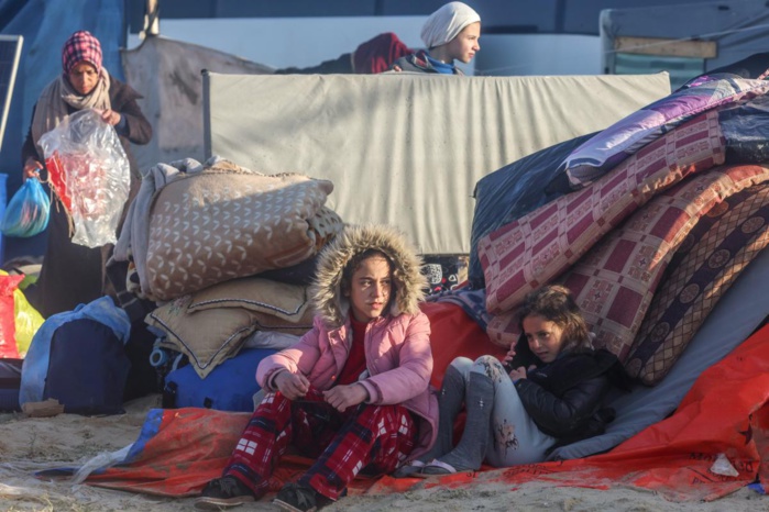 Bombardements israéliens sur la bande de Gaza menacée de famine