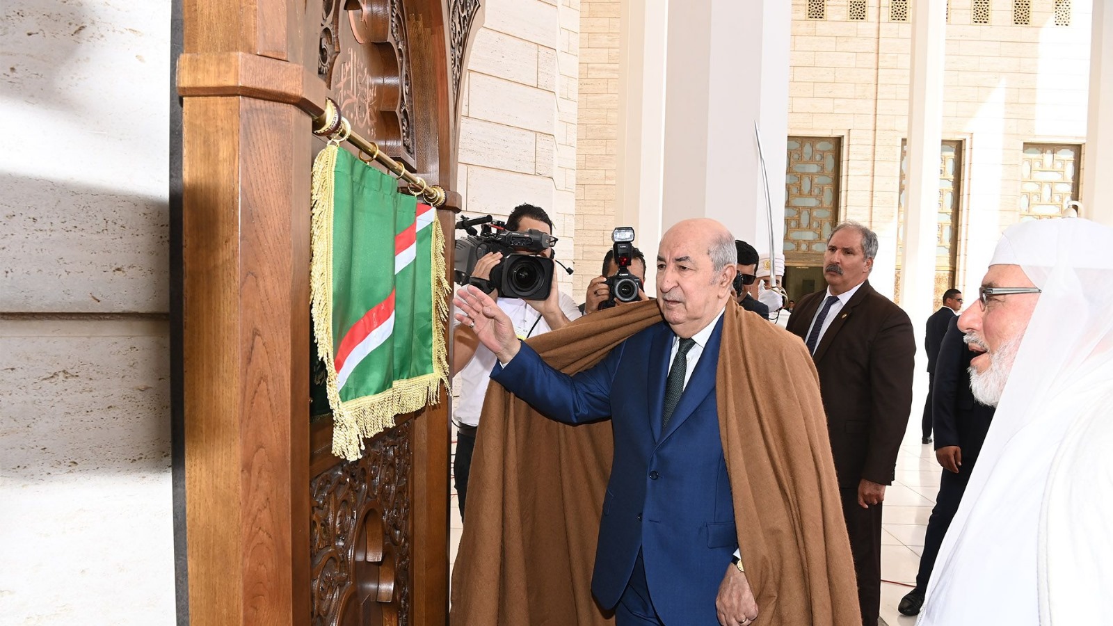 Algérie : Le président Tebboune inaugure La grande mosquée d’Alger et suscite moult interrogations