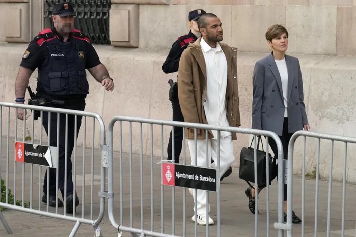 À peine sorti de prison, Dani Alves fait la fête