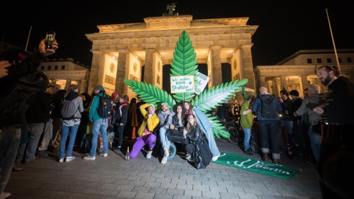 Le cannabis récréatif devient légal en Allemagne malgré les critiques