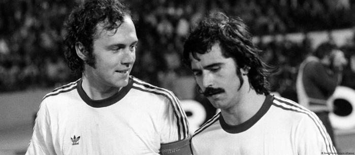 Bayern Munich : Une statue de bronze à l’effigie de Beckenbauer devant l’Allianz Arena