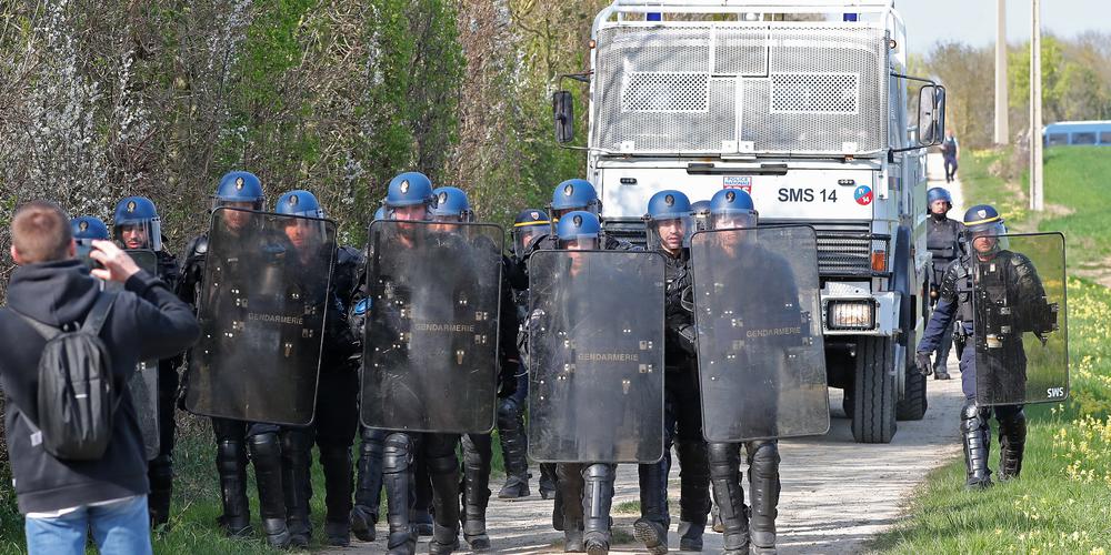 France-Amnesty International : Poursuite de l’«érosion» des droits humains