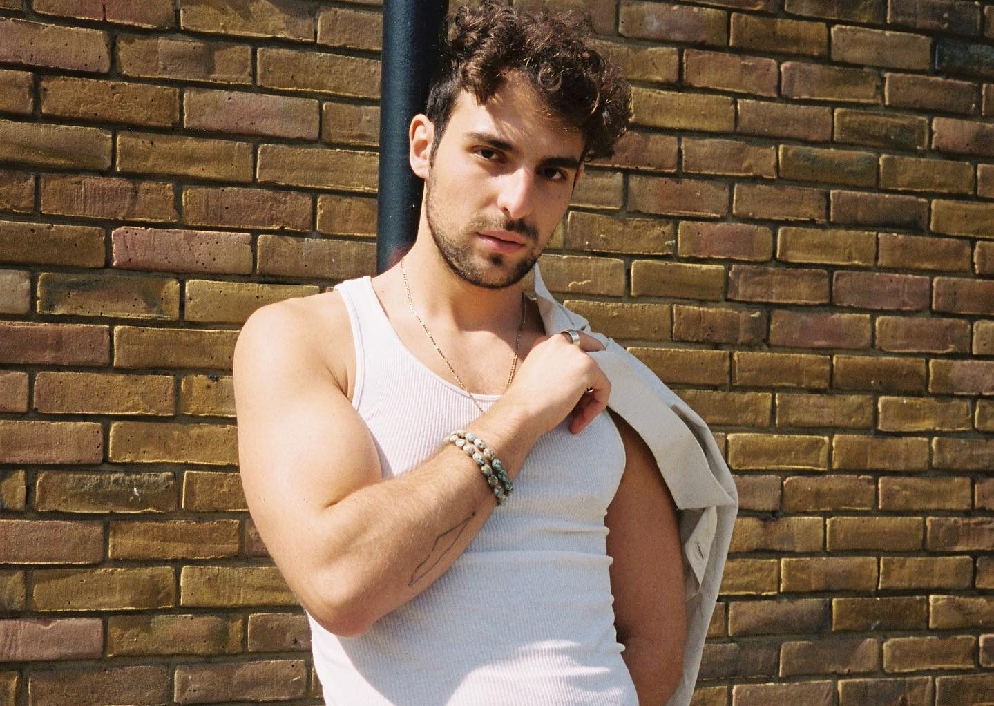 Incident du drapeau : Saint Levant s'excuse d'un geste involontaire