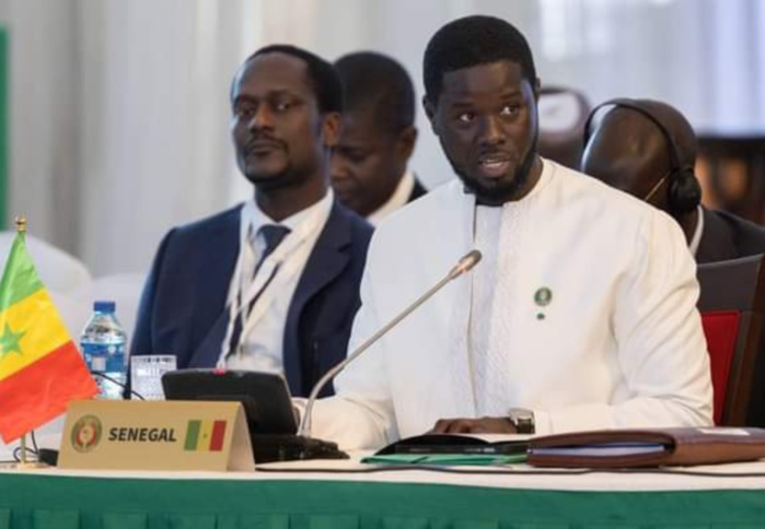 Retrait de la CEDEAO: le président sénégalais, "facilitateur", souligne la nécessité du dialogue avec les trois Etats sahéliens