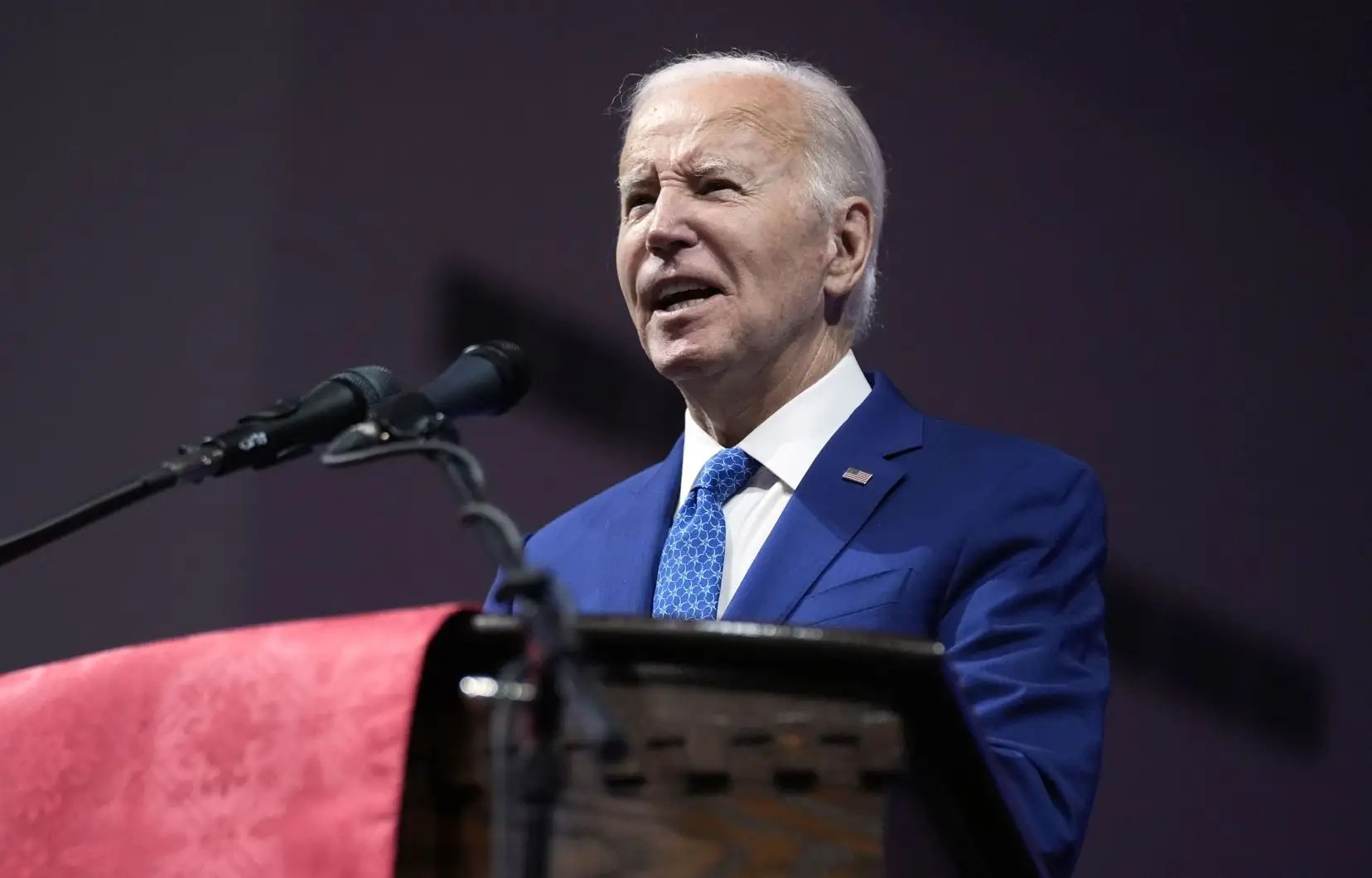 Biden, très déterminé, exhorte son parti à "se rassembler" autour de lui