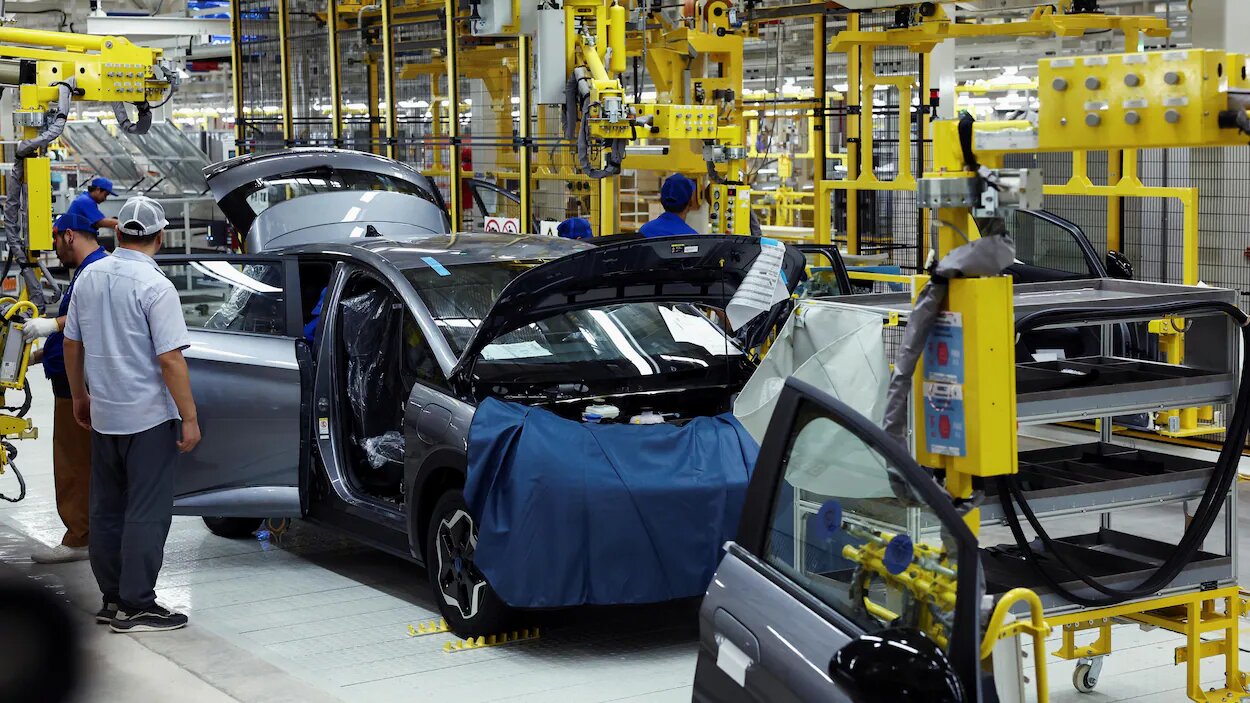 International - Surtaxe majeure imposée sur les véhicules électriques chinois au Canada