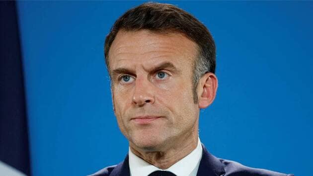 France : Emmanuel Macron refuse les appels à la démission et cherche un nouveau Premier ministre