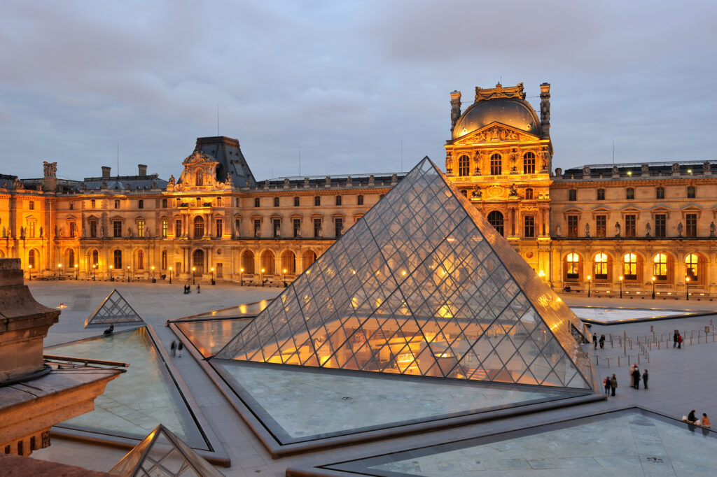 France : le gouvernement tente de sauver la splendeur du musée du Louvre face aux dégradations