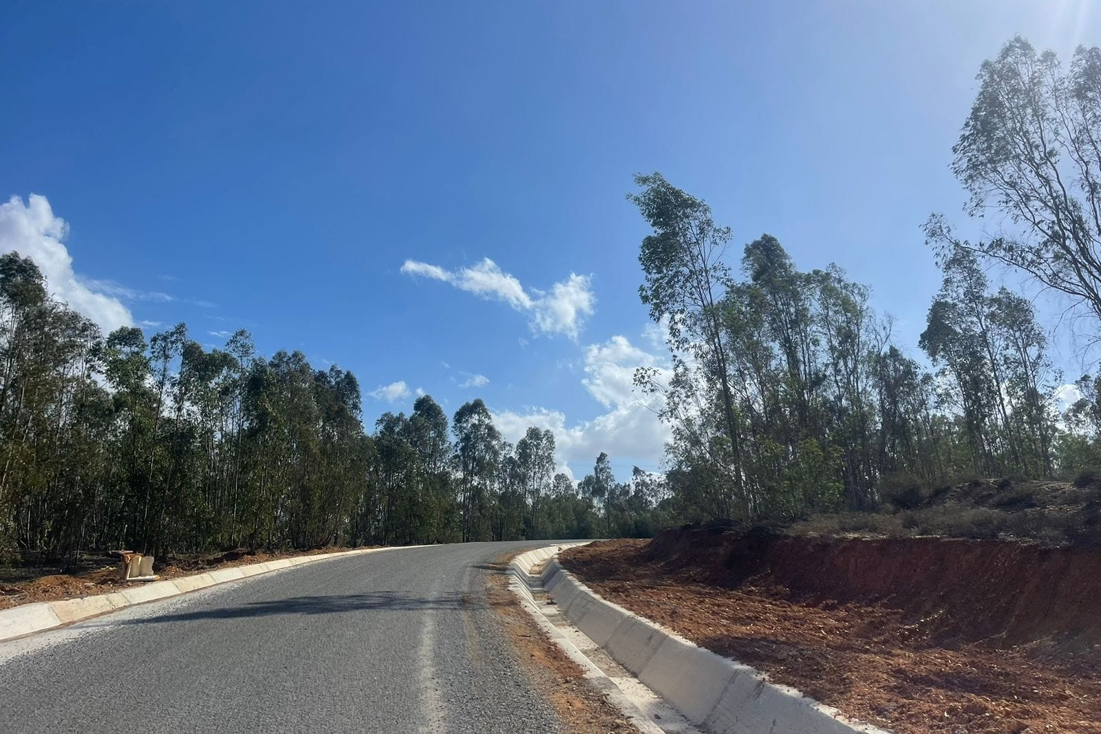 La Route Nationale entre Jebha et Al Hoceima coupée à Mtioua suite à un glissement de terrain