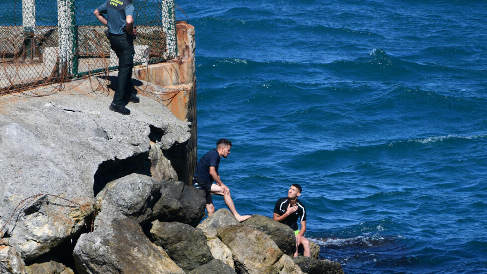 Sebta: un migrant mort lors d'une traversée périlleuse à la nage