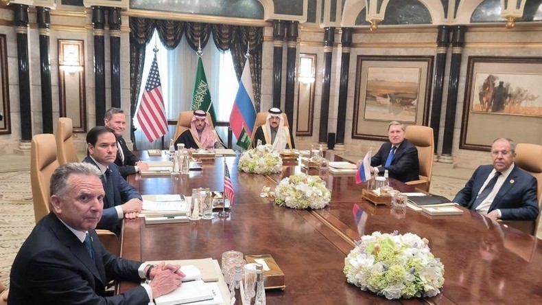 Ukraine : Russes et Américains discutent à Ryad d'une trêve