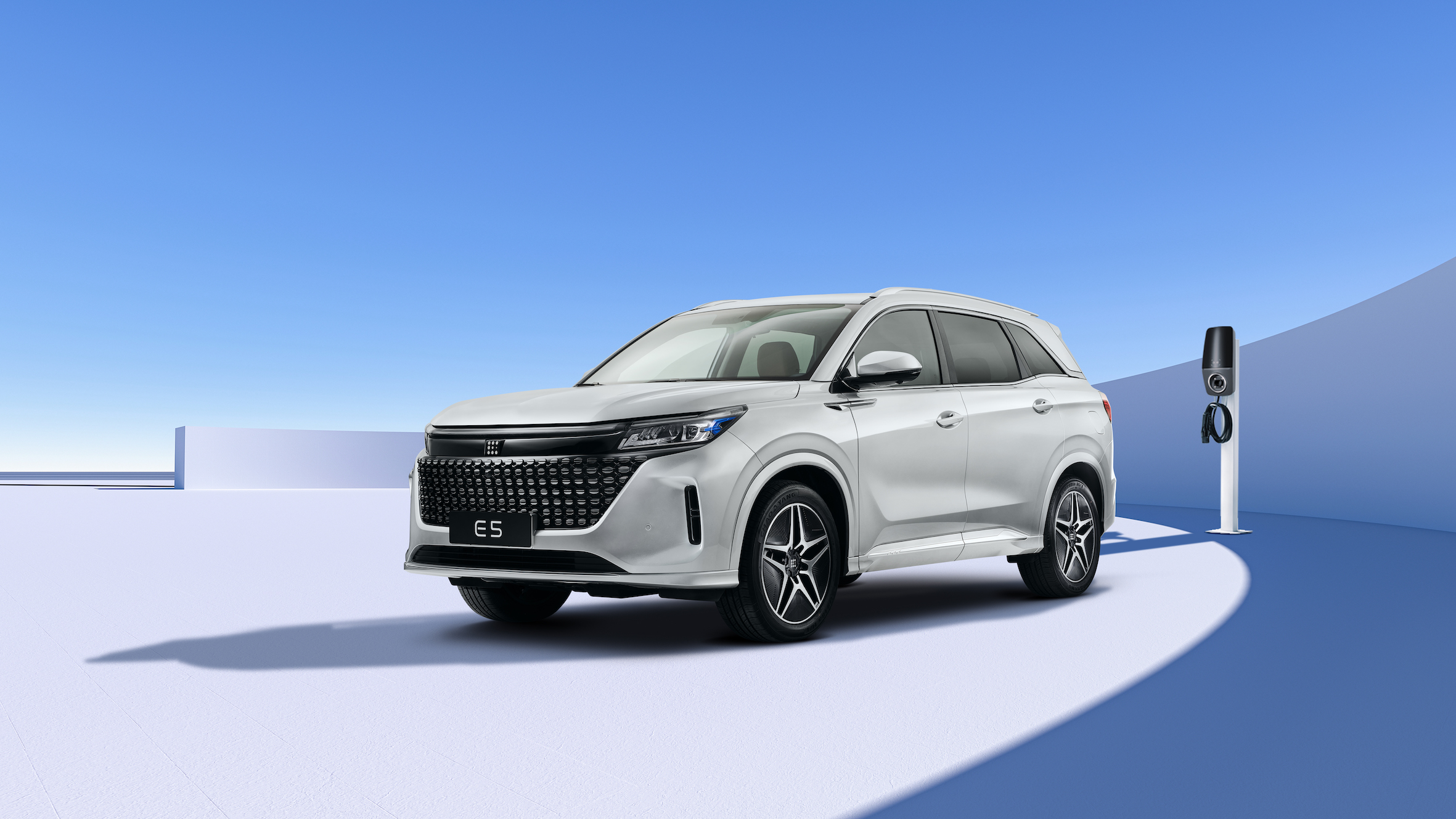 DFSK lance au Maroc son premier SUV hybride rechargeable, le E5 PHEV 7 places
