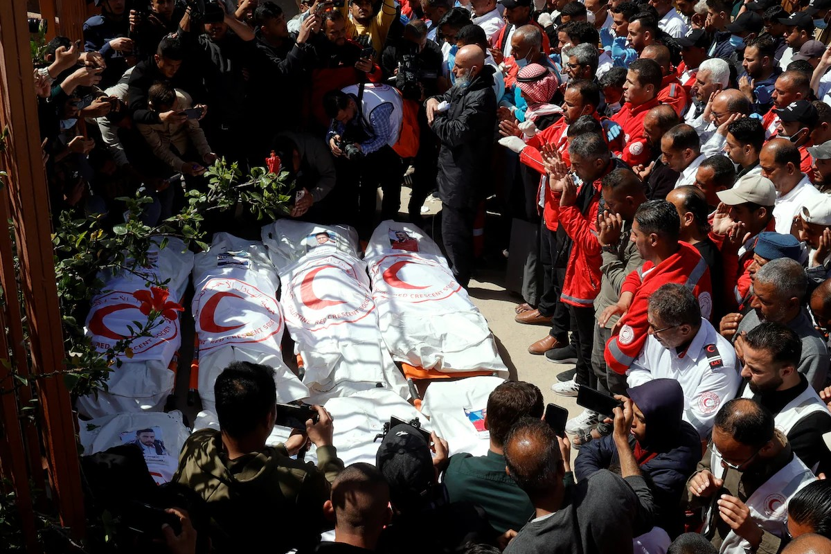 Secouristes tués à Gaza: la Défense civile dénonce des "exécutions sommaires"